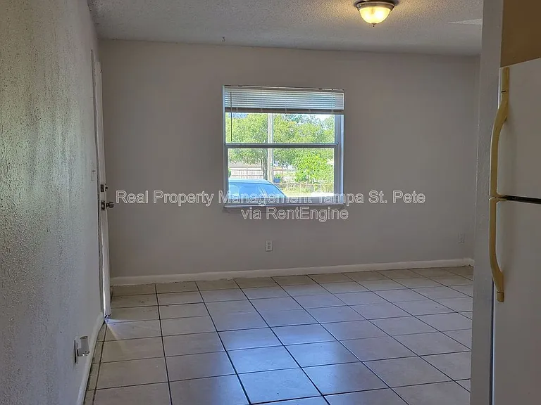 8429 N 39th St #4 — Photo 8
