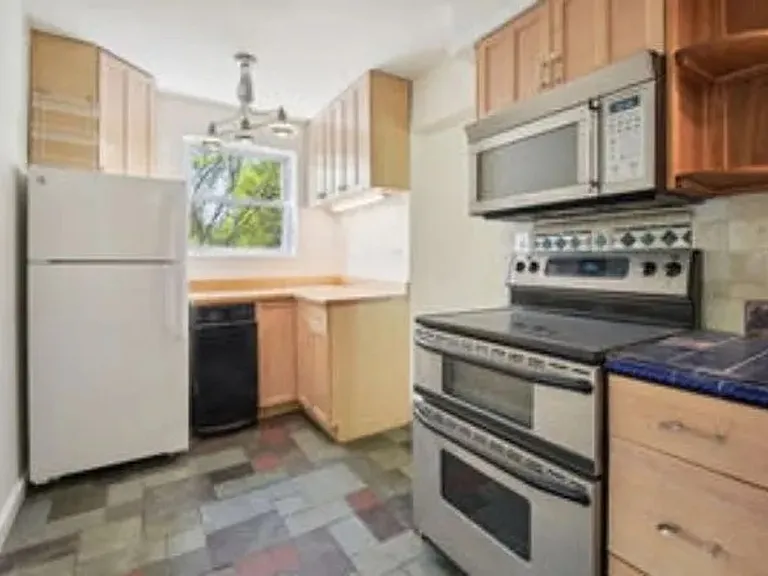 8413 Spencer Ct — Photo 6