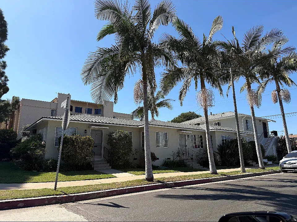 2599 Wellesley Ave