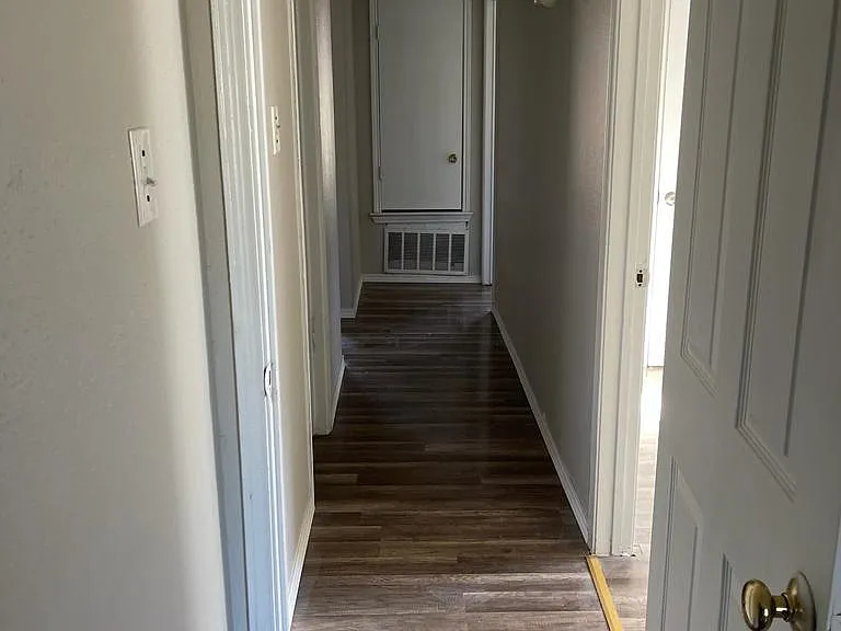 105 Gladys St — Photo 19