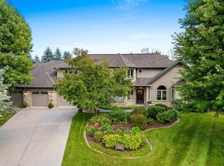 2101 Hunters Ridge Ct, Manitowoc, WI 54220