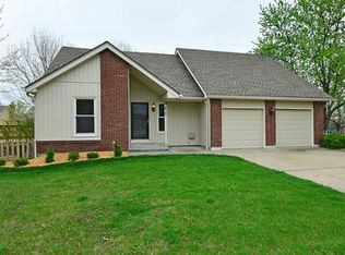 911 SE 5th Ter, Lees Summit, MO 64063