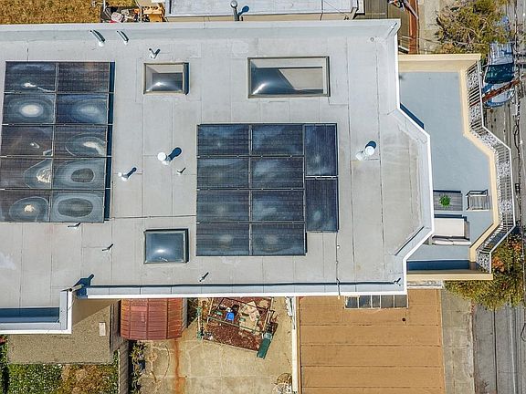 5th image of 325 Wayland St
