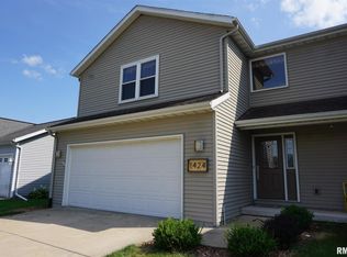 1424 Vista Grande Dr, Pekin, IL 61554