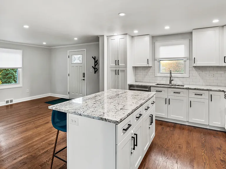 Kitchen (alt view)