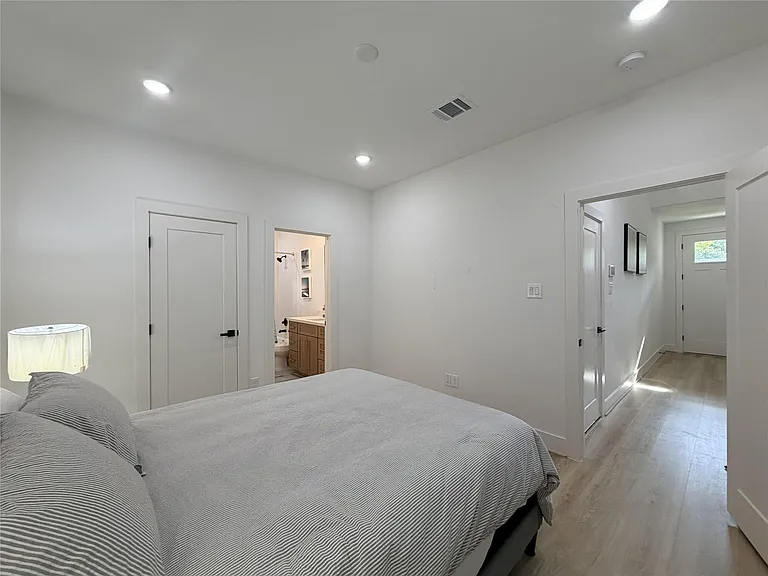 2706 Cochran St — Photo 32