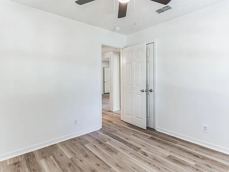 2504 Danson St — Photo 17