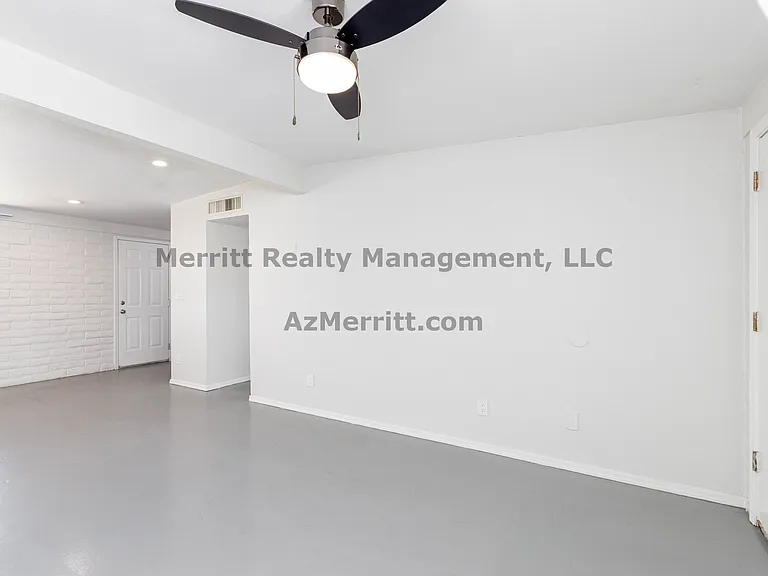 50 W King Rd #11 — Photo 5