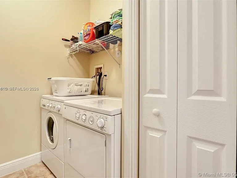 409 SW 5th St #1 — Photo 14