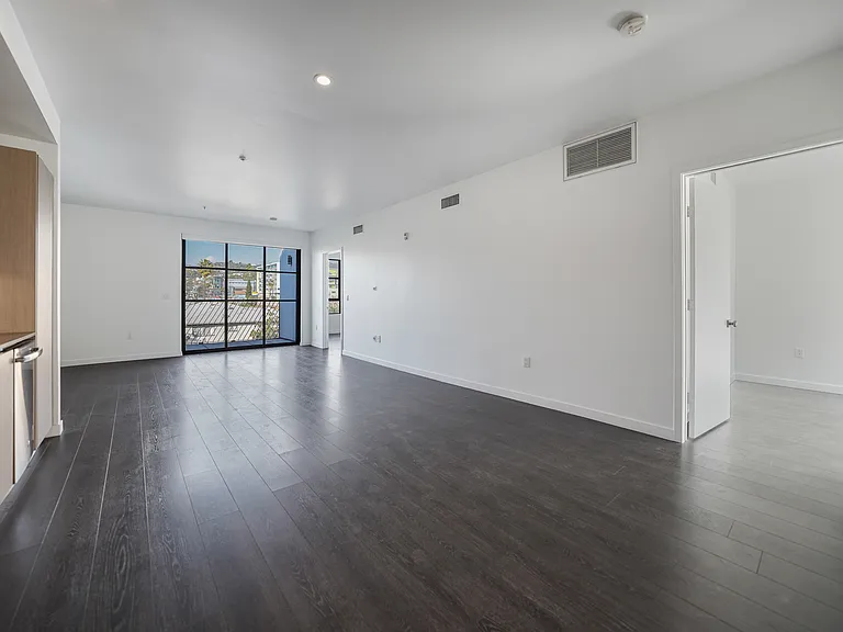5800 Harold Way — Photo 25