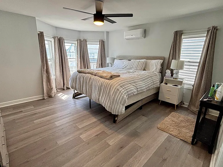 119 N Newport Ave — Photo 13