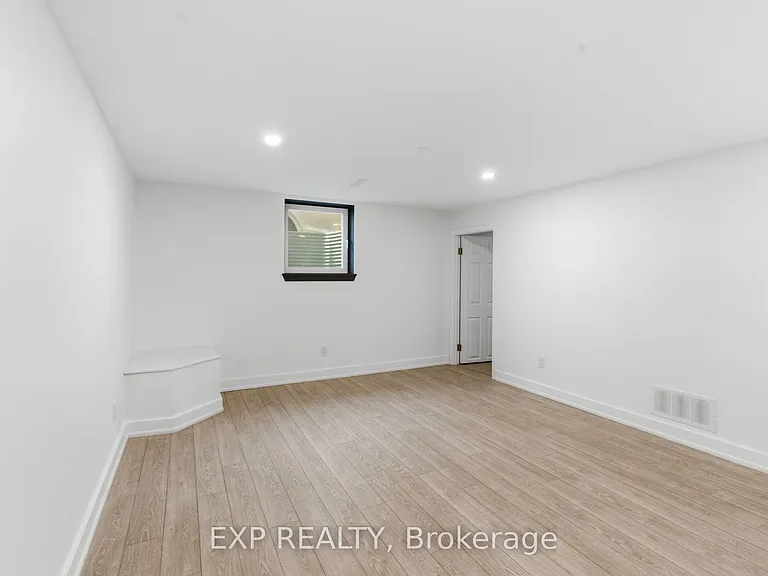 111 Riverside Dr N — Photo 19