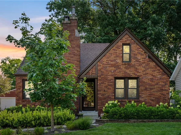 2711 42nd St, Des Moines, IA 50310