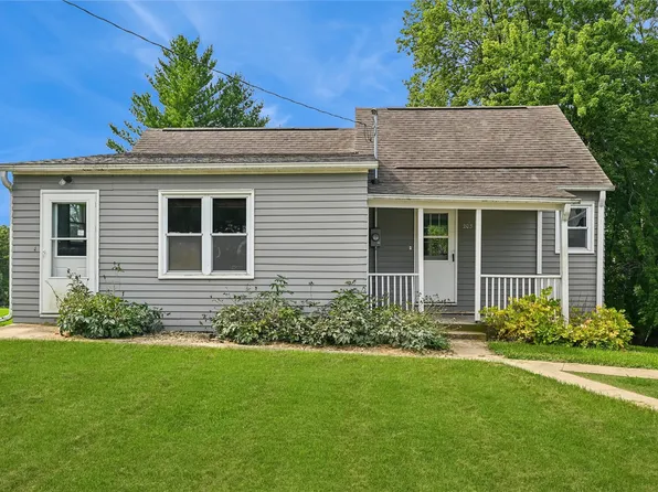 203 E 4th St, Anamosa, IA 52205