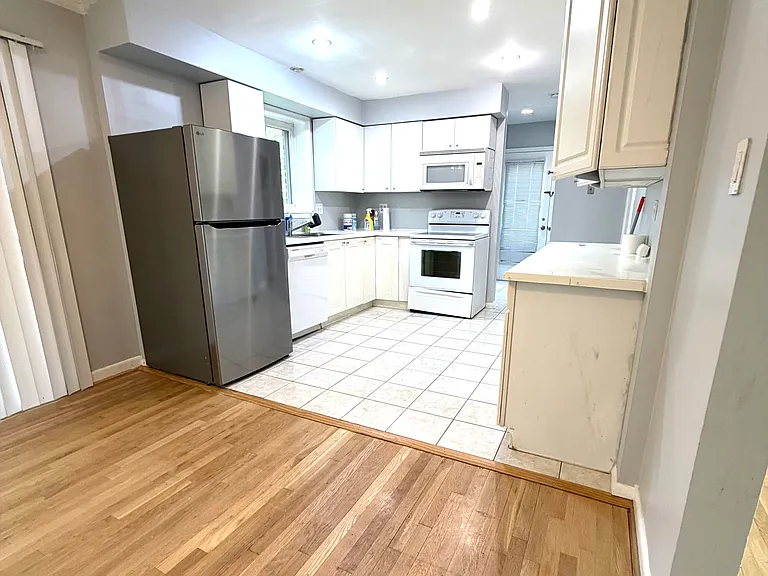 5809 Greenlawn Dr — Photo 2