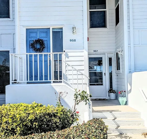 958 Sandpiper Cir #958 — Photo 1