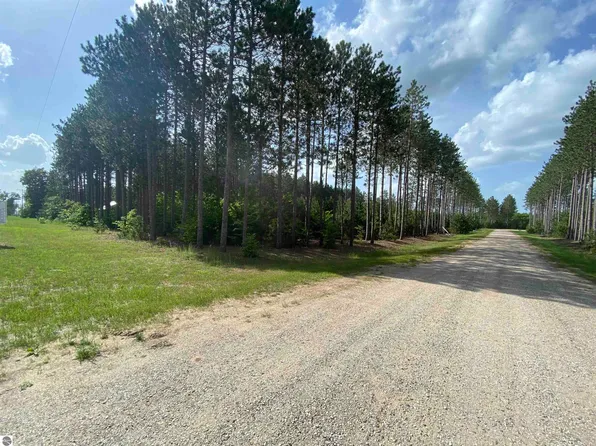 4057 Hizac Dr NW, Rapid City, MI 49676