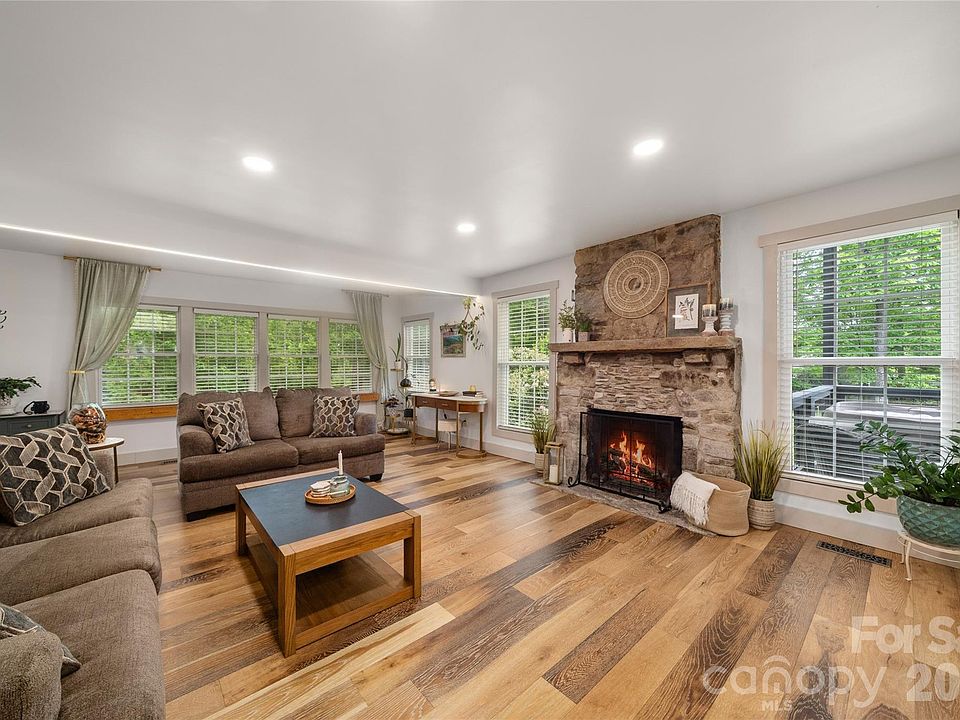 16th image of 19 Chipping Green Dr