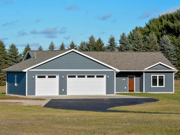 5597 Timber Flats Dr, Kingsley, MI 49649