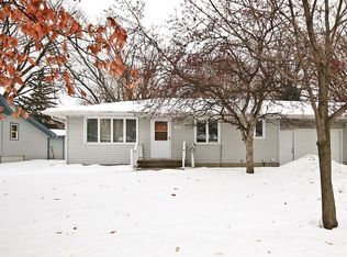 726 Maple St NE, Hutchinson, MN 55350