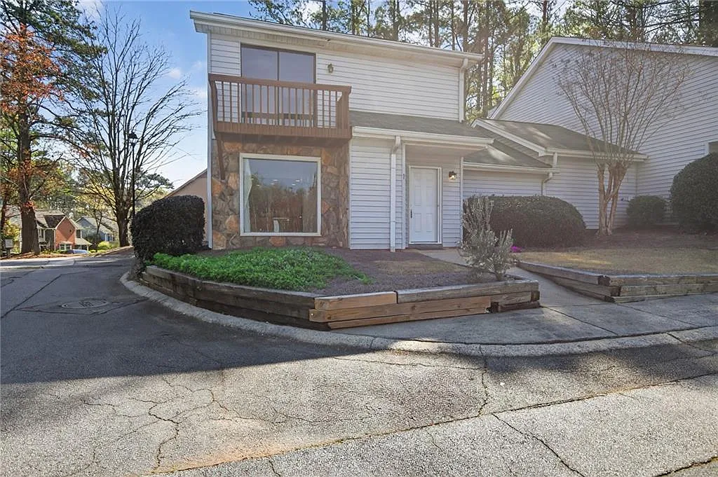 3 bed, 3.5 bath, 1812 sqft, $2,000 — Photo 1