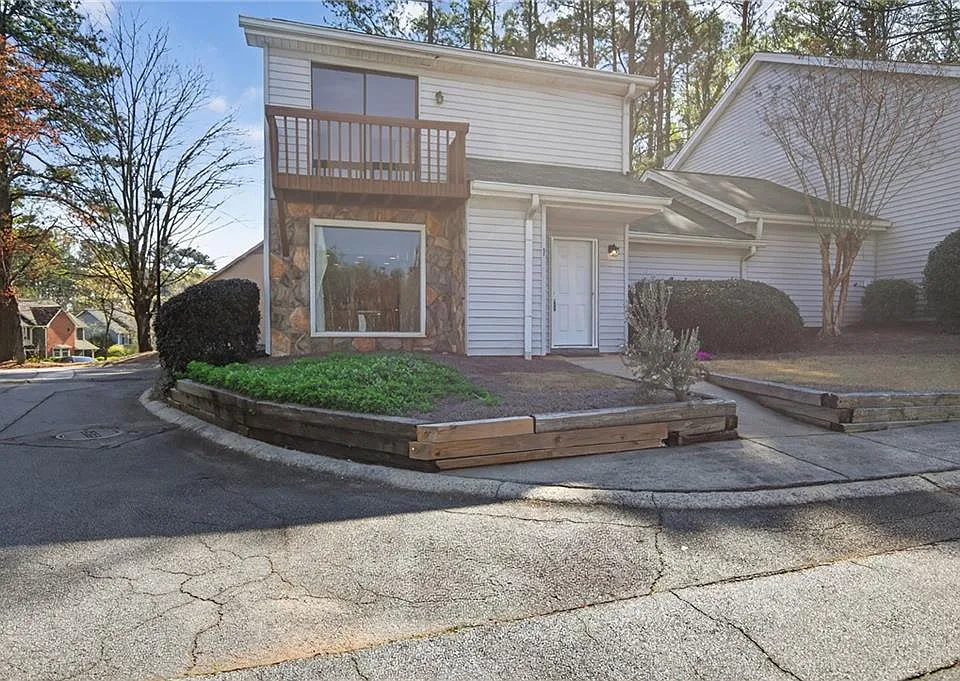 1 Fairway Dr NW