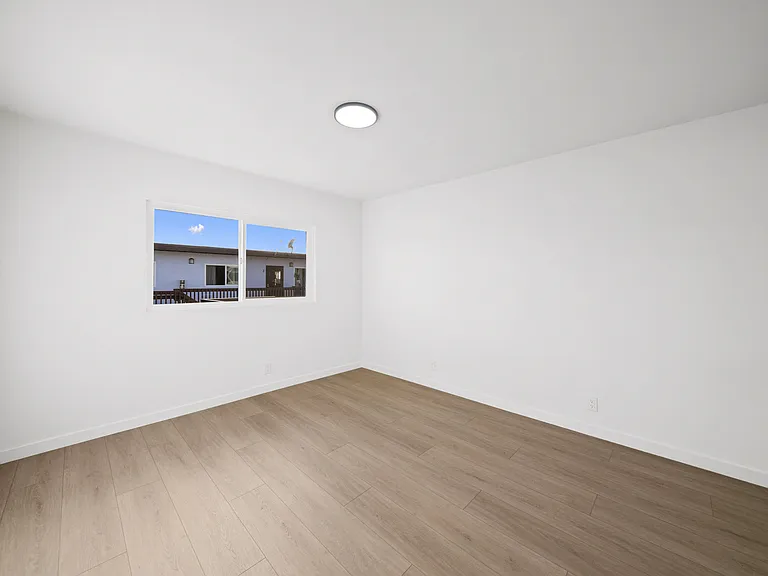 1426 Dubuque St #2 — Photo 12