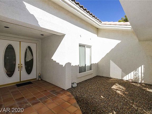2nd image of 626 Valencia Dr