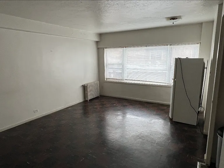 7327 N Rogers Ave #302 — Photo 2