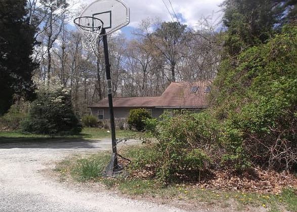 2nd image of 465 Ash Ave