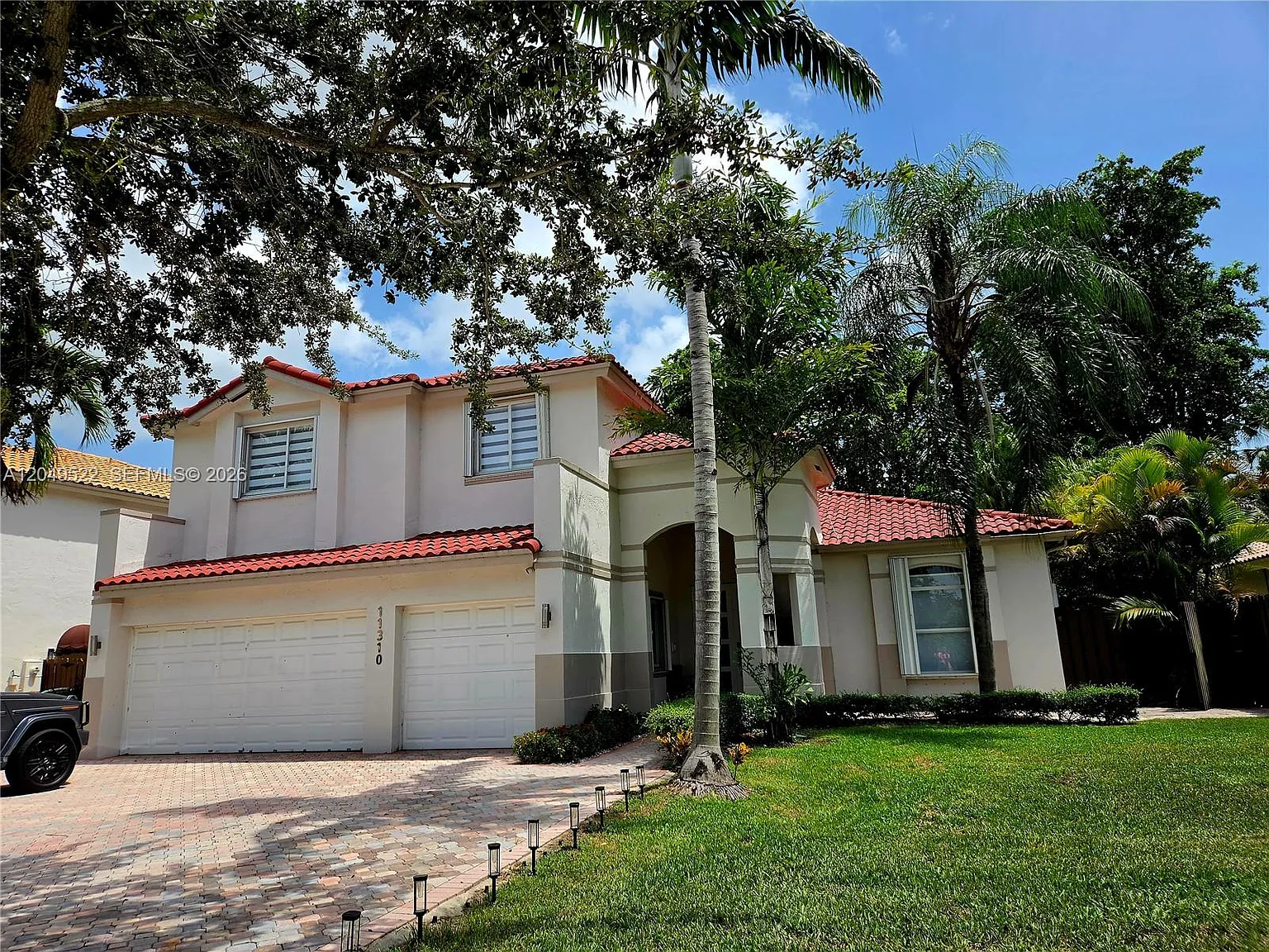 Doral Isles Riviera — Photo 1