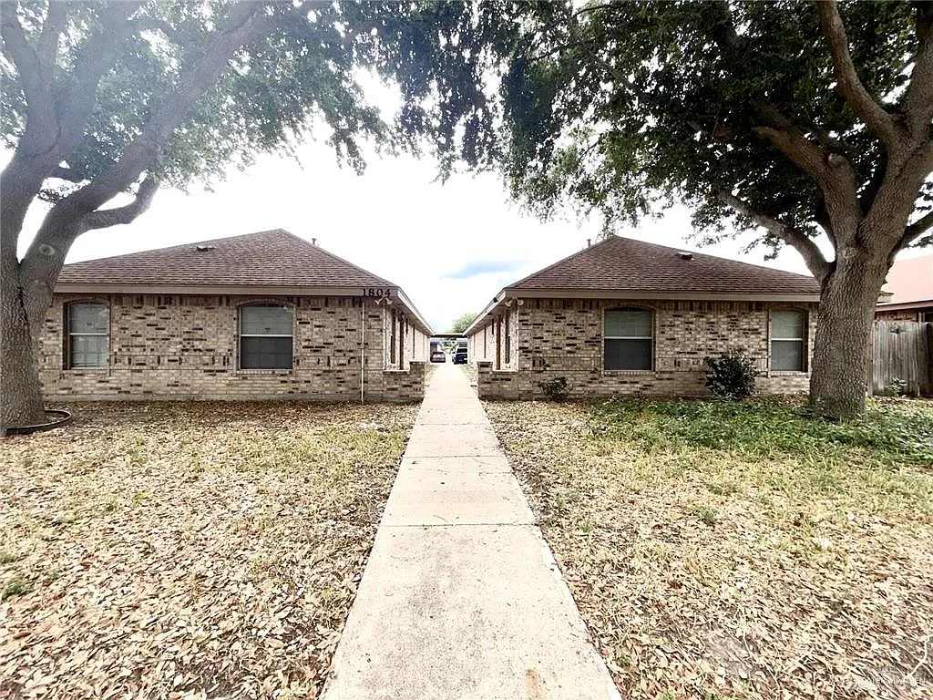 2 bed, 2.0 bath, 3744 sqft, $900 — Photo 1
