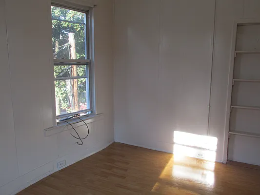 Rented by Windsor Homes Realty Corp | media 10