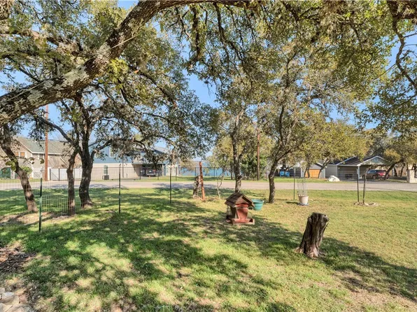 895 Lakebreeze Dr, Canyon Lake, TX 78133