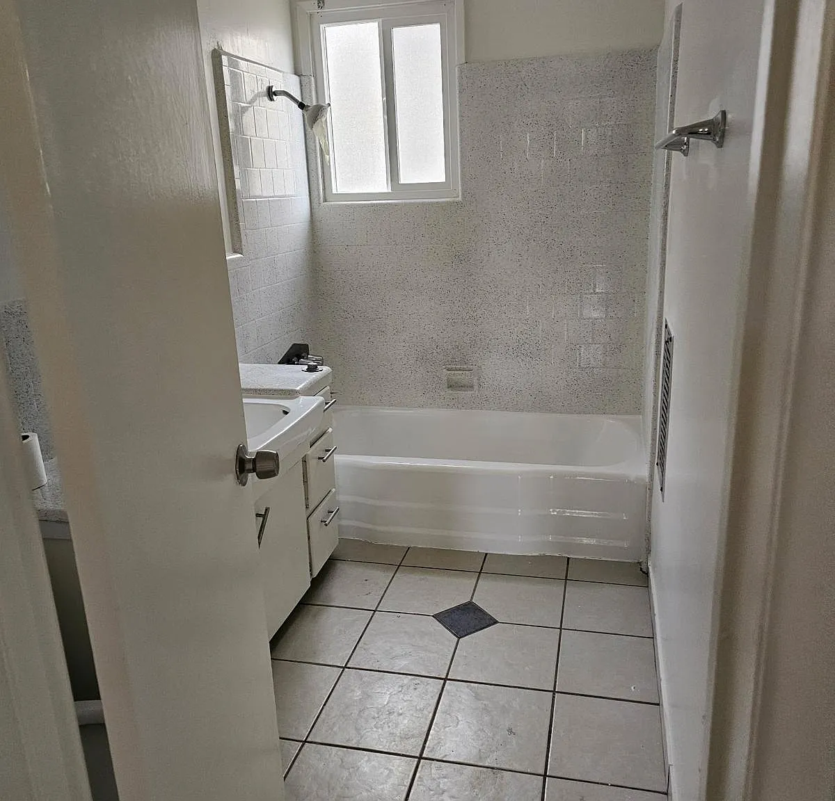 Studio, 400 sqft, $1,500 — Photo 3