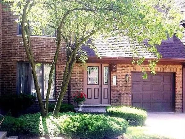 42 Kings Ct, Westchester, IL 60154