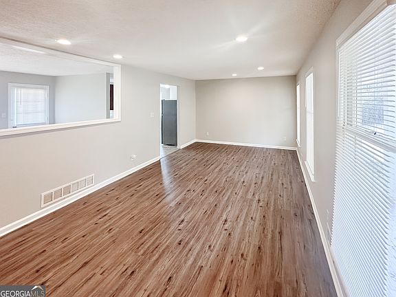 4th image of 4060 W Stubbs Rd