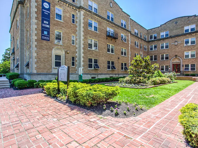 Campus Apartments — Photo 8