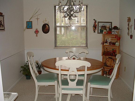 4th image of 909 Hartney Dr