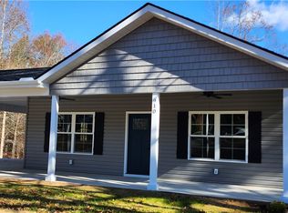 910 Robinhood Dr, Walhalla, SC 29691