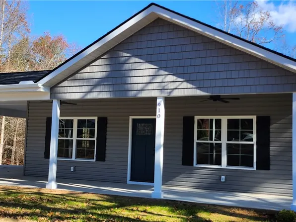 910 Robinhood Dr, Walhalla, SC 29691