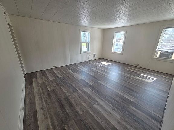 4th image of 701 8th St #2
