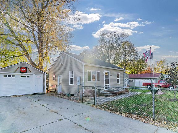 3rd image of 1002 Bertchwood St