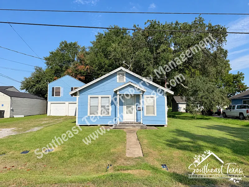 2 bed, 1.0 bath, 832 sqft, $1,100 — Photo 1