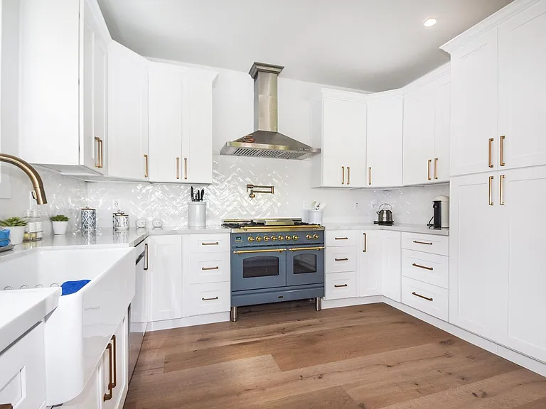 924 D Avenue — Photo 8
