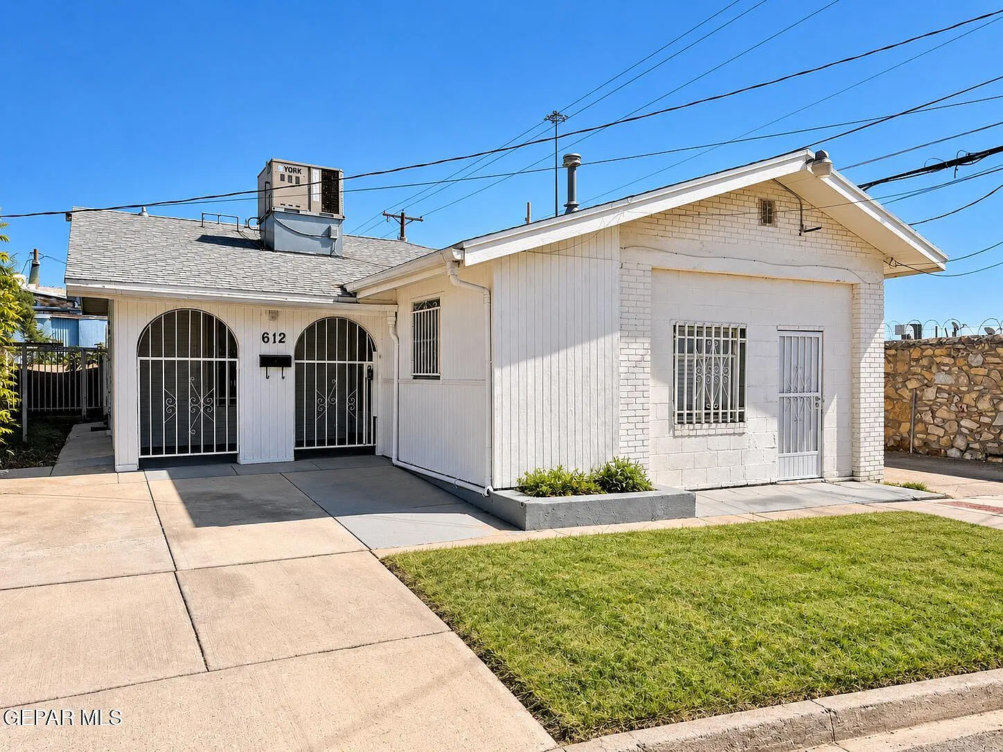 3 bed, 1.5 bath, 1159 sqft, $1,550 — Photo 2