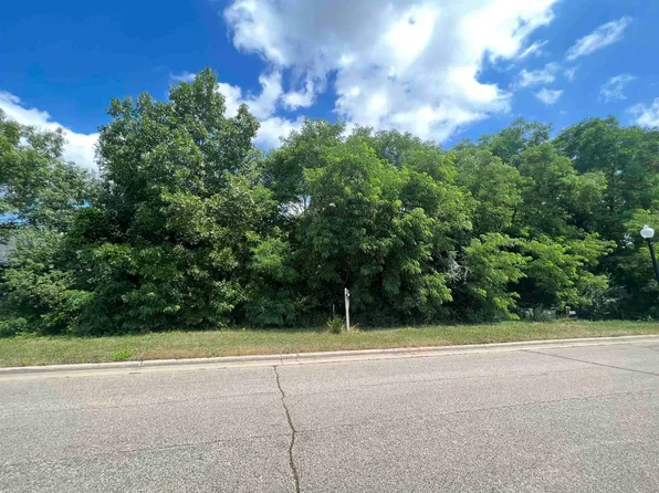 3726 White Pine Dr, Janesville, WI 53545
