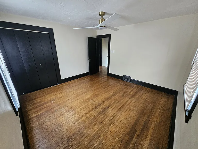 9809 Chestnut Ave SE — Photo 8