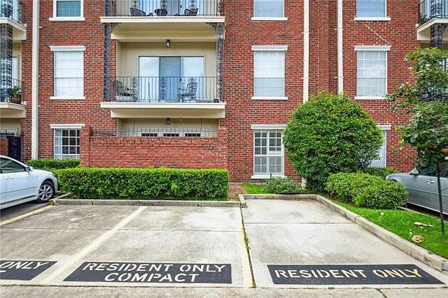 1 bed, 1.0 bath, 914 sqft, $2,400 — Photo 2
