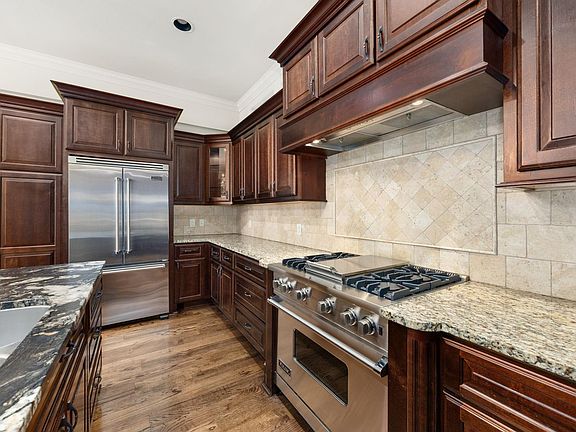 4th image of 2409 Commonwealth St